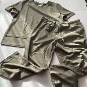 Woman’s  Olive Green Lounge Set NWOT